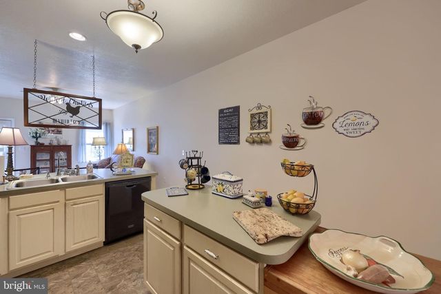 1843 DEERFIELD DR, Dover, PA 17315