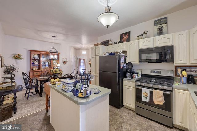 1843 DEERFIELD DR, Dover, PA 17315