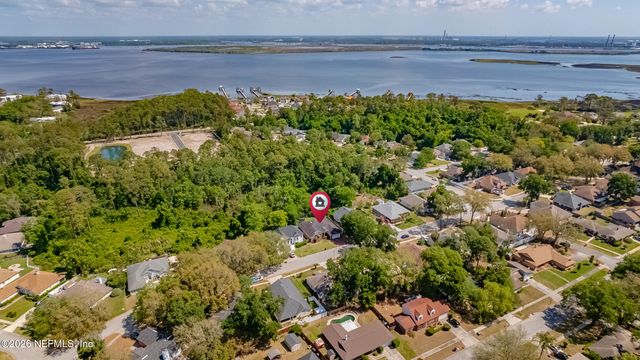 6057 WINDING BRIDGE Drive, Jacksonville, FL 32277