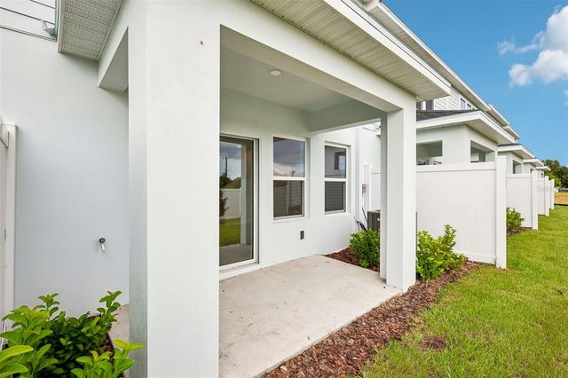 6848 HOLCOMBE DOWN DRIVE, Zephyrhills, FL 33541