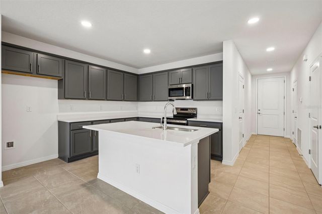 6848 HOLCOMBE DOWN DRIVE, Zephyrhills, FL 33541