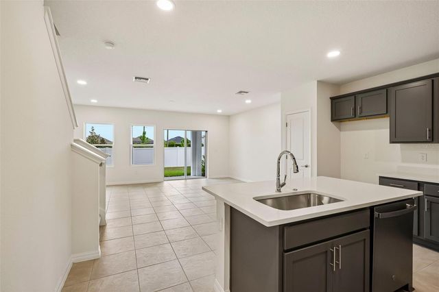 6848 HOLCOMBE DOWN DRIVE, Zephyrhills, FL 33541