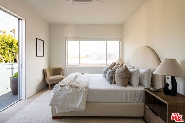 928 N Croft Avenue 303, West Hollywood, CA 90069