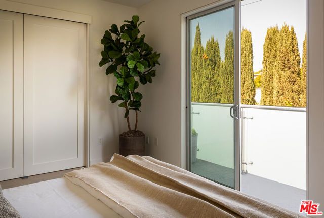 928 N Croft Avenue 303, West Hollywood, CA 90069