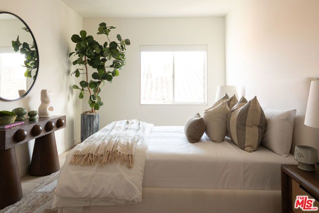 928 N Croft Avenue 303, West Hollywood, CA 90069