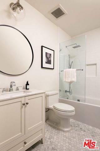 928 N Croft Avenue 303, West Hollywood, CA 90069