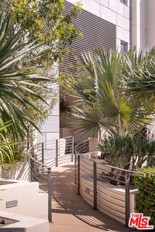 928 N Croft Avenue 303, West Hollywood, CA 90069