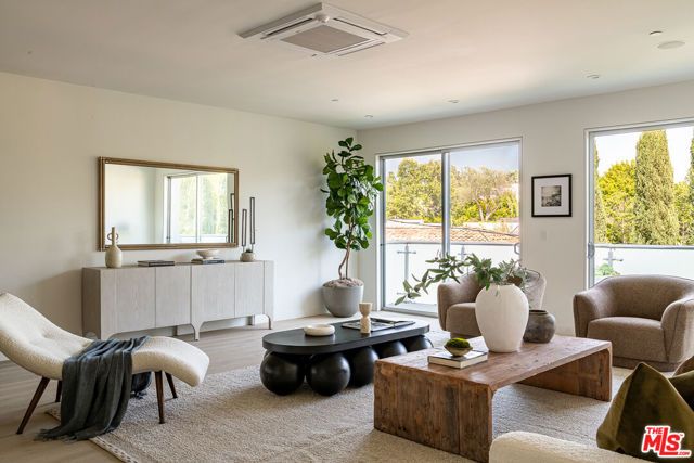 928 N Croft Avenue 303, West Hollywood, CA 90069