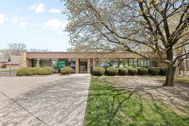 11221 Pearl Road 8, Strongsville, OH 44136