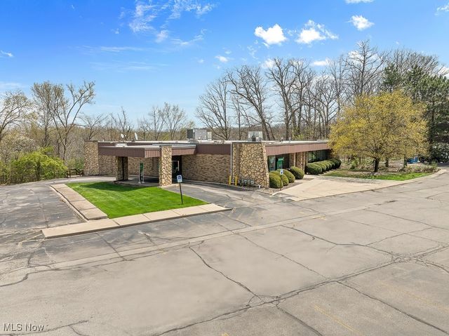 11221 Pearl Road 8, Strongsville, OH 44136