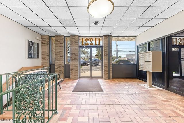 11221 Pearl Road 8, Strongsville, OH 44136