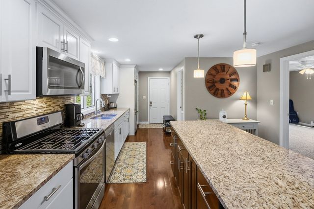 14 Oak Cir, Holden, MA 01520