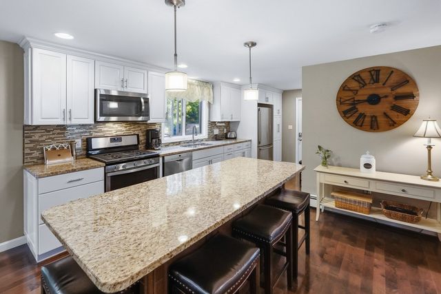 14 Oak Cir, Holden, MA 01520