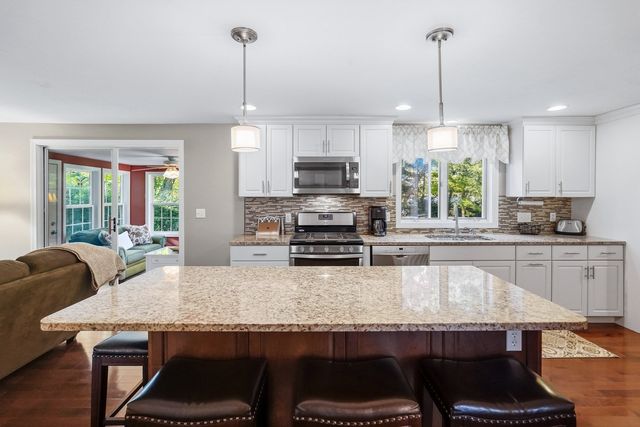14 Oak Cir, Holden, MA 01520