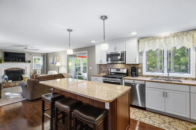 14 Oak Cir, Holden, MA 01520