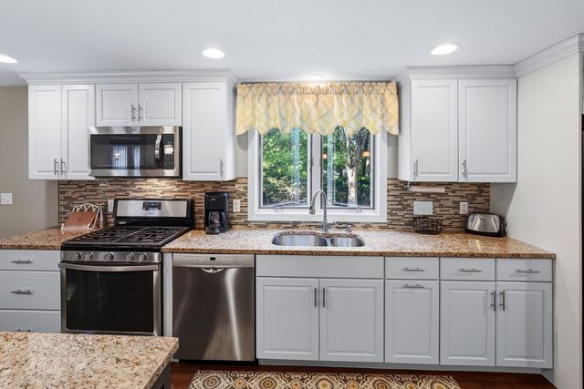 14 Oak Cir, Holden, MA 01520