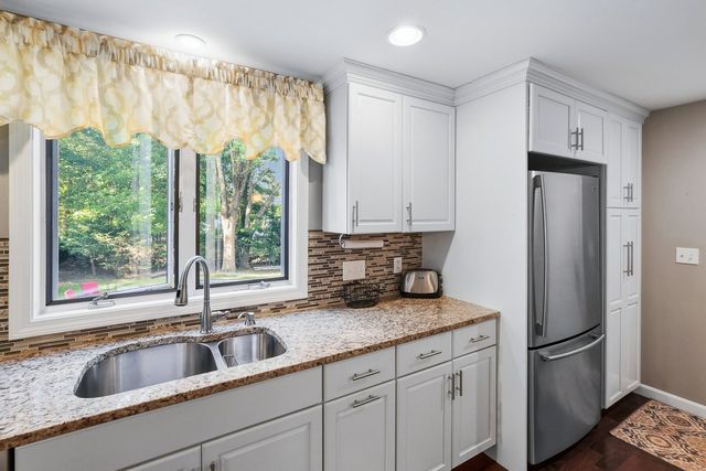 14 Oak Cir, Holden, MA 01520
