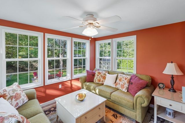 14 Oak Cir, Holden, MA 01520