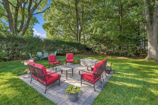 14 Oak Cir, Holden, MA 01520