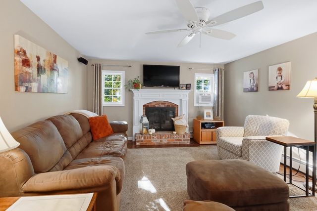 14 Oak Cir, Holden, MA 01520