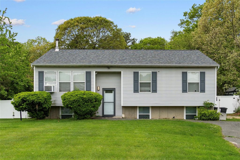 650 N Dunton Avenue, East Patchogue, NY 11772