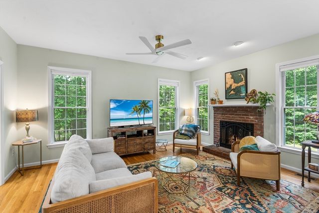 15 Gervais Way, Uxbridge, MA 01569