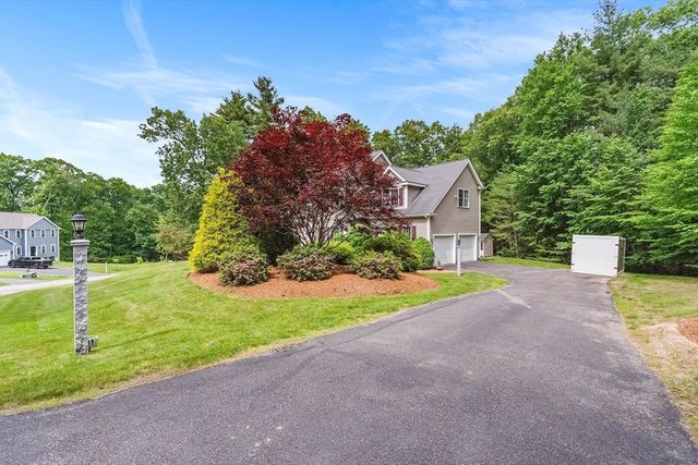 15 Gervais Way, Uxbridge, MA 01569