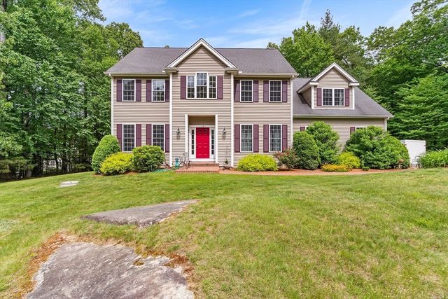 15 Gervais Way, Uxbridge, MA 01569