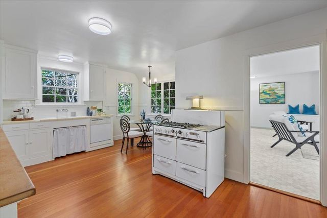 215 Warren Road, San Mateo, CA 94402