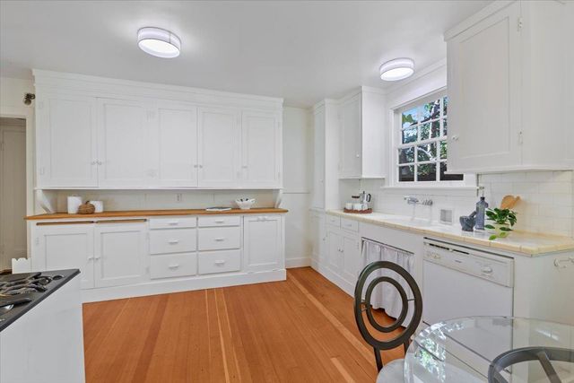 215 Warren Road, San Mateo, CA 94402