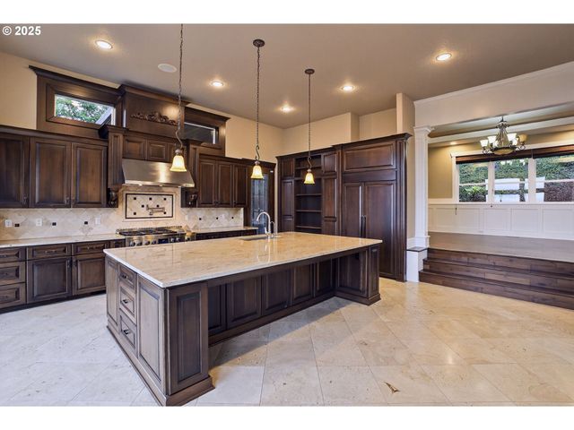 3828 Nw DEVOTO Ln, Portland, OR 97229