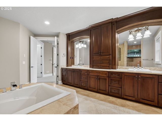 3828 Nw DEVOTO Ln, Portland, OR 97229