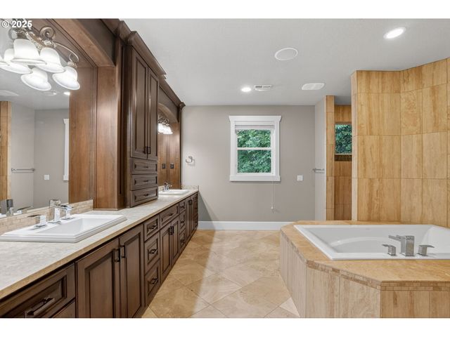 3828 Nw DEVOTO Ln, Portland, OR 97229