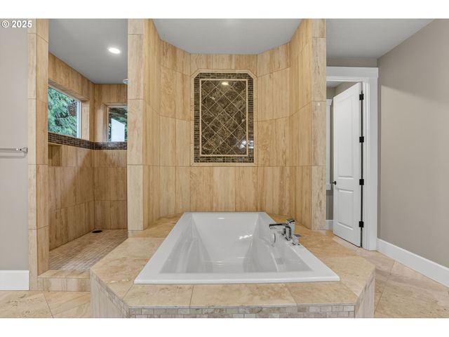 3828 Nw DEVOTO Ln, Portland, OR 97229