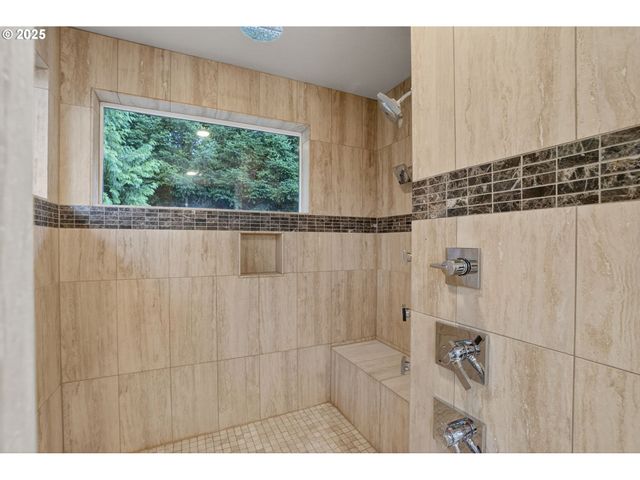 3828 Nw DEVOTO Ln, Portland, OR 97229