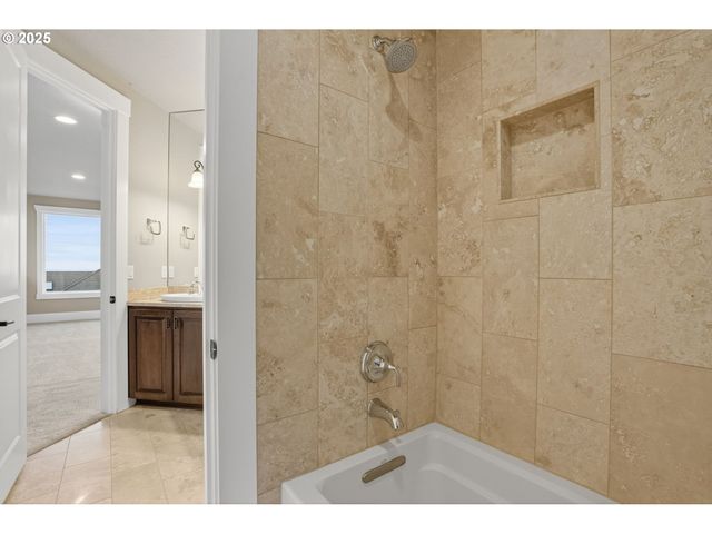 3828 Nw DEVOTO Ln, Portland, OR 97229