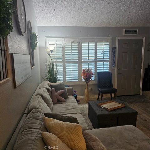 435 W 9th B3, Upland, CA 91786