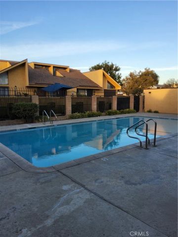 435 W 9th B3, Upland, CA 91786