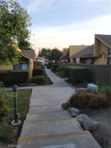 435 W 9th B3, Upland, CA 91786