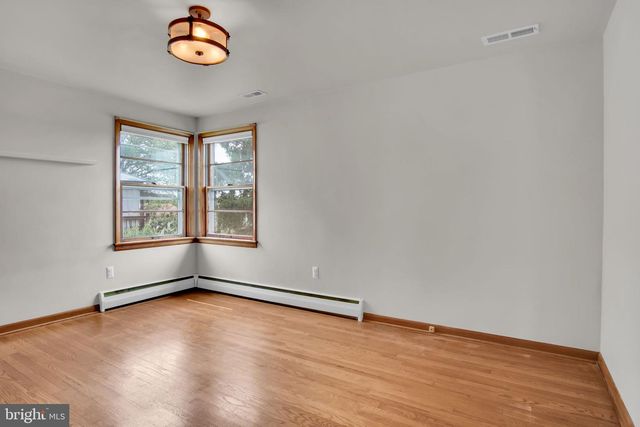 130 W HIGHLAND AVE, Spring Grove, PA 17362