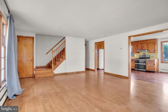 130 W HIGHLAND AVE, Spring Grove, PA 17362
