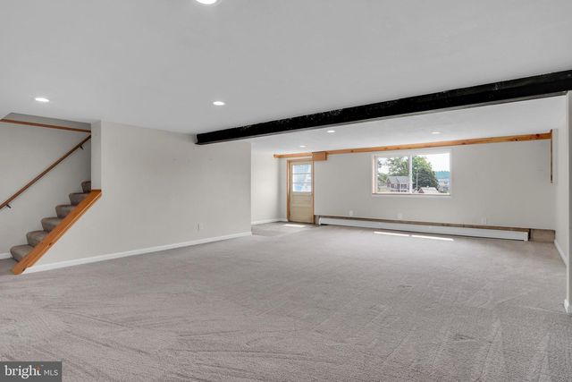 130 W HIGHLAND AVE, Spring Grove, PA 17362