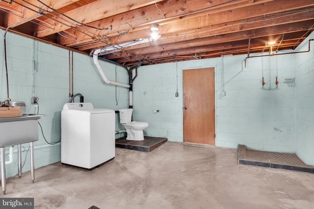 130 W HIGHLAND AVE, Spring Grove, PA 17362