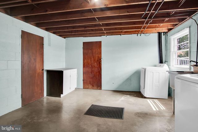 130 W HIGHLAND AVE, Spring Grove, PA 17362