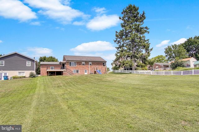 130 W HIGHLAND AVE, Spring Grove, PA 17362