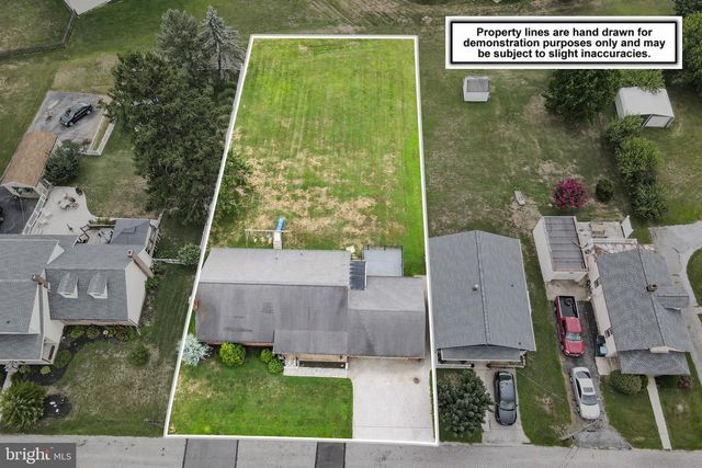 130 W HIGHLAND AVE, Spring Grove, PA 17362