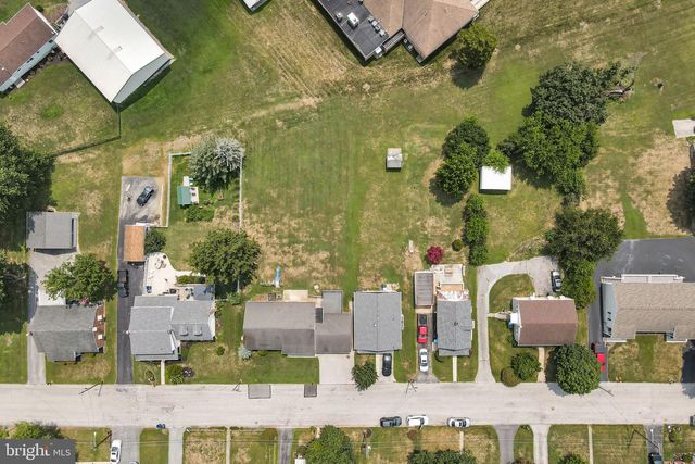 130 W HIGHLAND AVE, Spring Grove, PA 17362