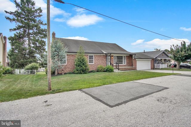 130 W HIGHLAND AVE, Spring Grove, PA 17362
