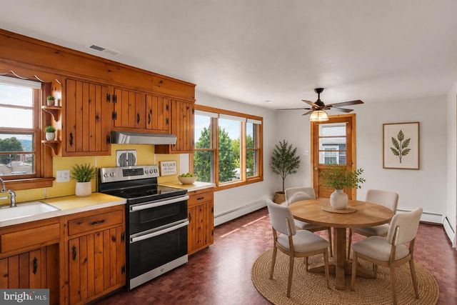 130 W HIGHLAND AVE, Spring Grove, PA 17362