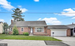 130 W HIGHLAND AVE, Spring Grove, PA 17362